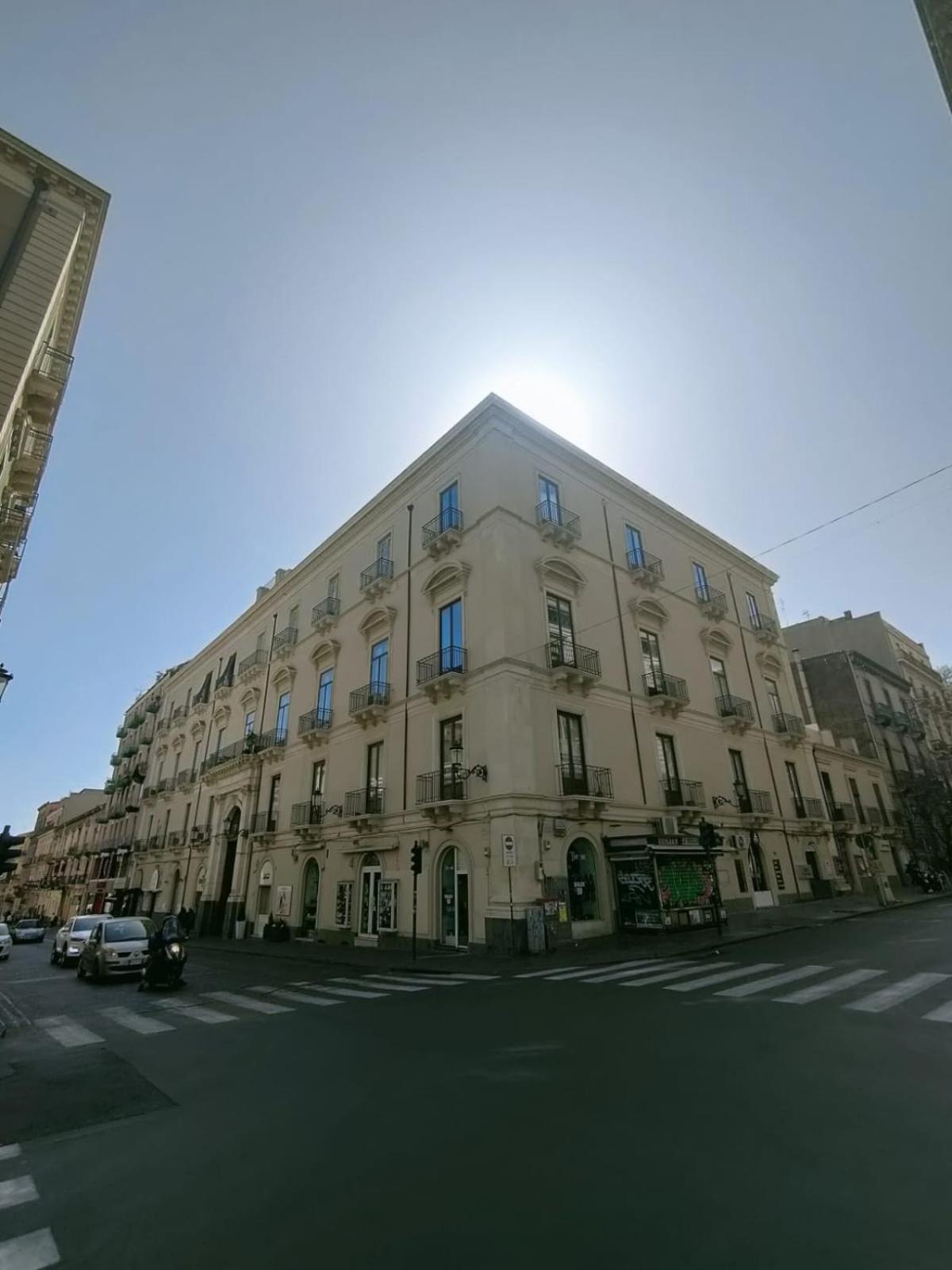 Hibiscus - Etnea Rooms Catania Bagian luar foto
