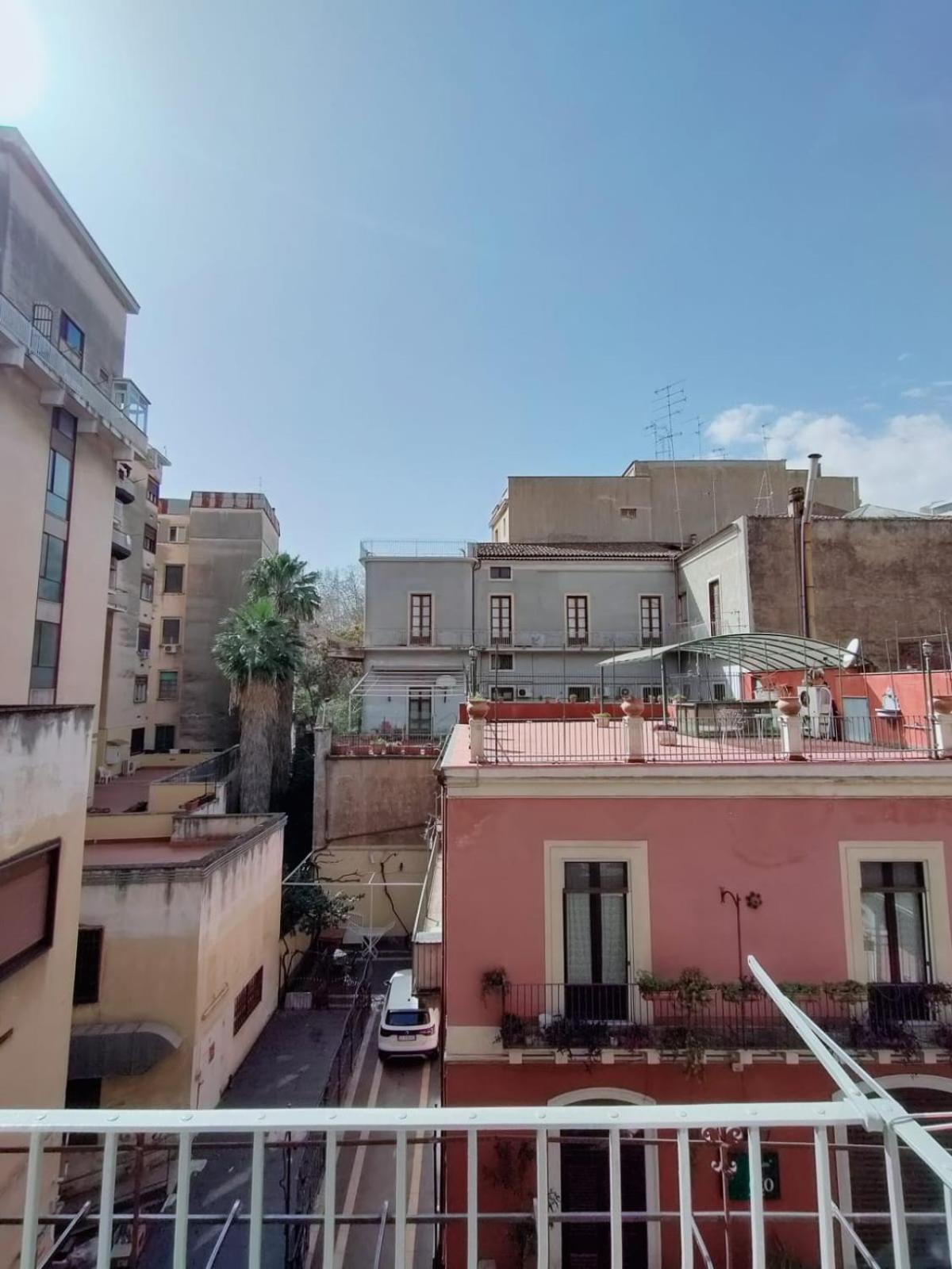 Hibiscus - Etnea Rooms Catania Bagian luar foto