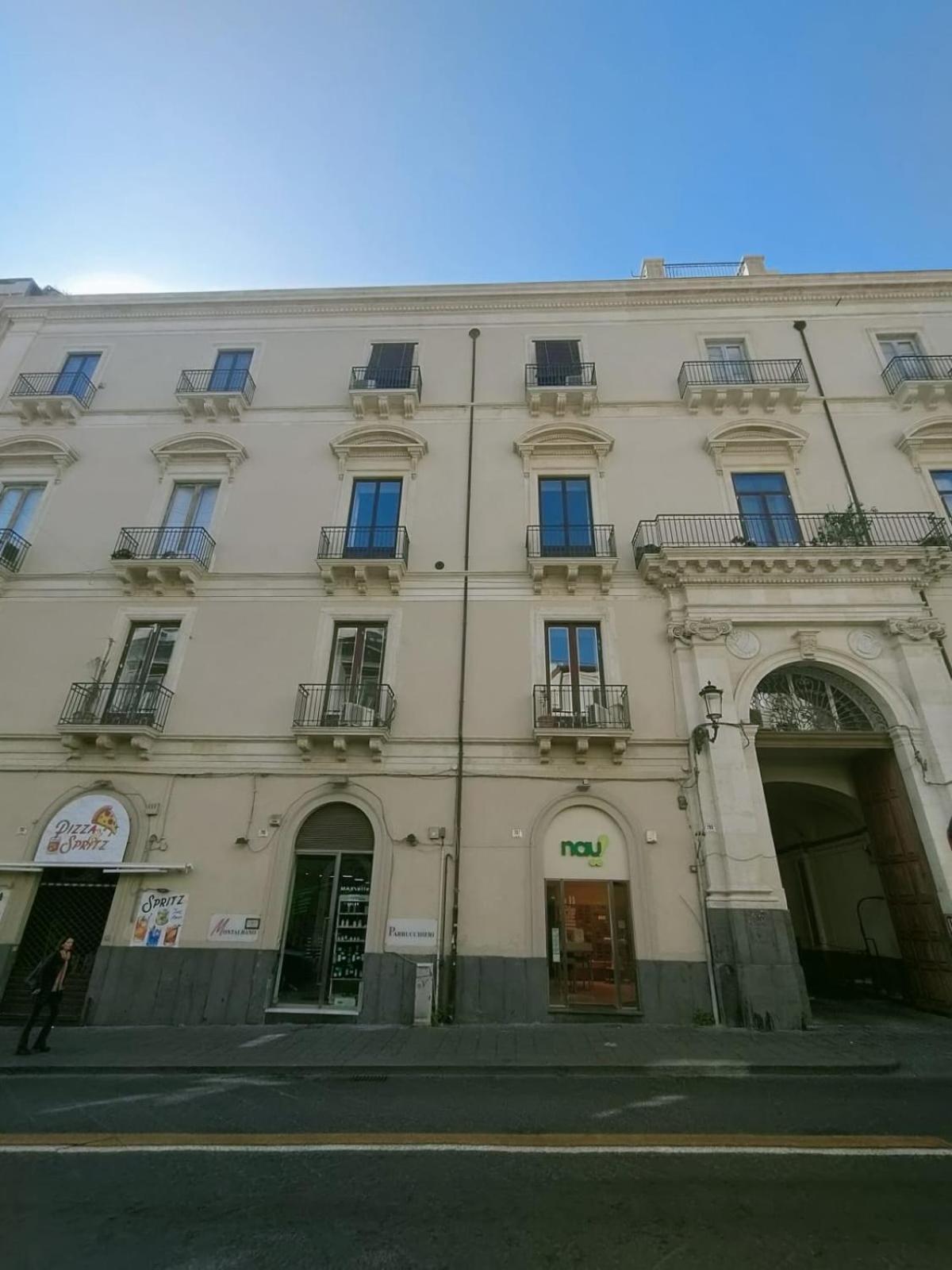Hibiscus - Etnea Rooms Catania Bagian luar foto