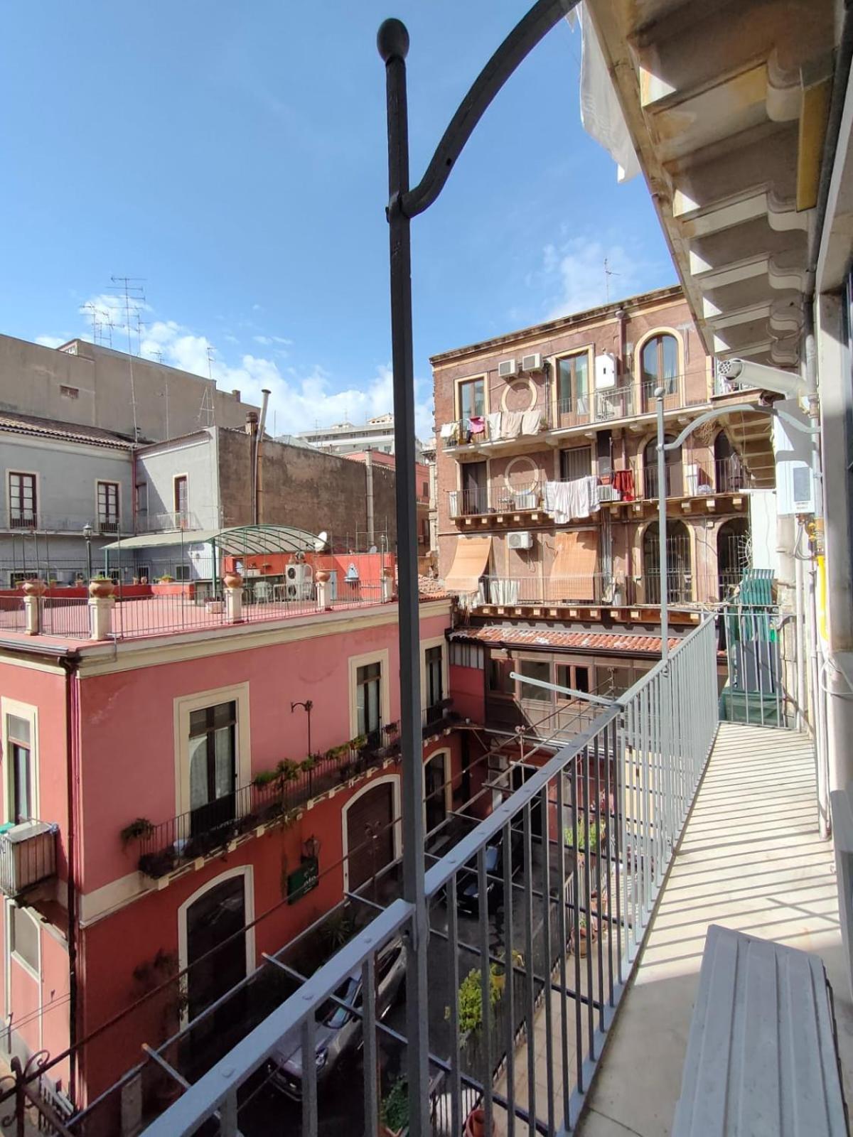 Hibiscus - Etnea Rooms Catania Bagian luar foto