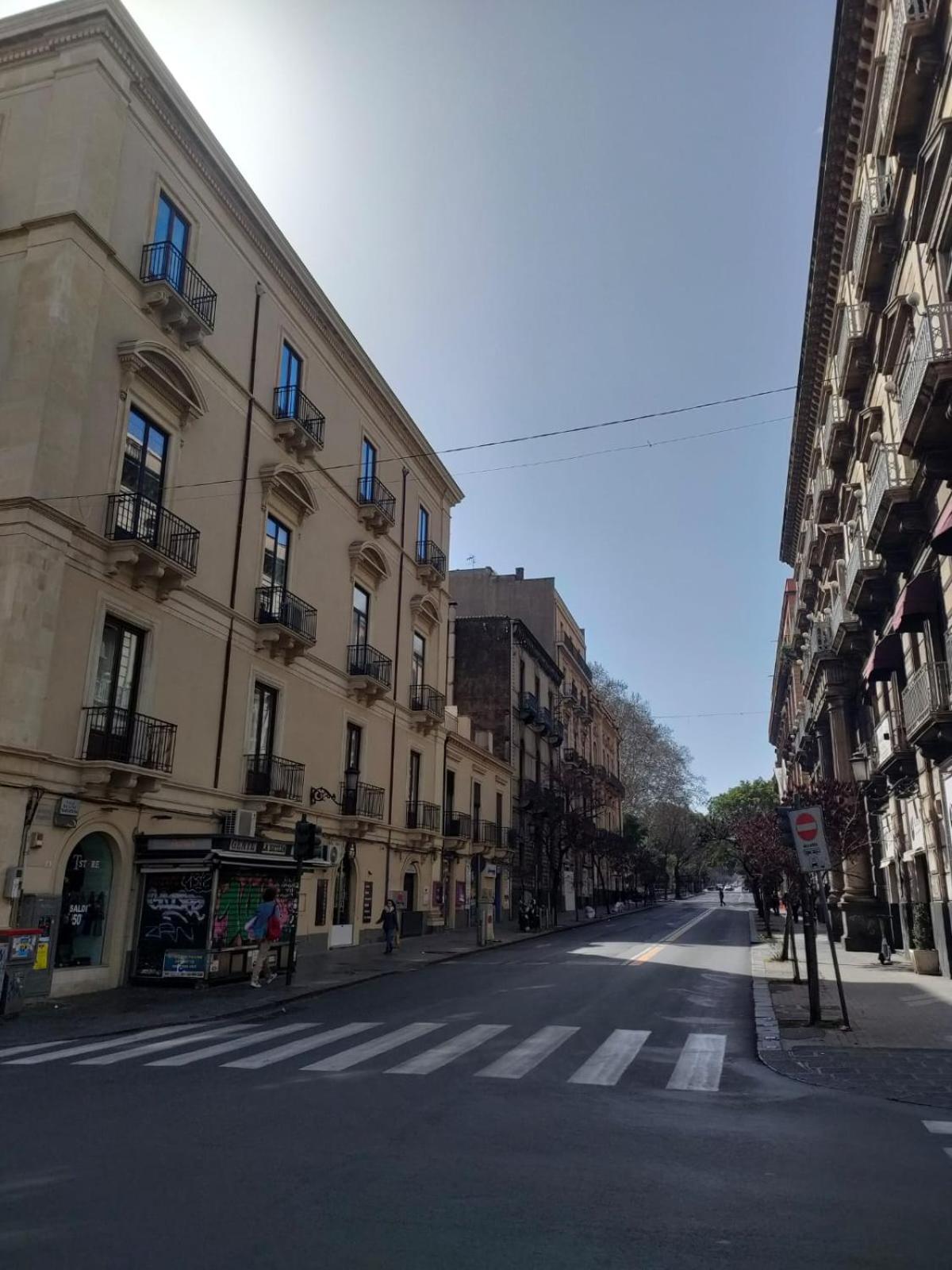 Hibiscus - Etnea Rooms Catania Bagian luar foto